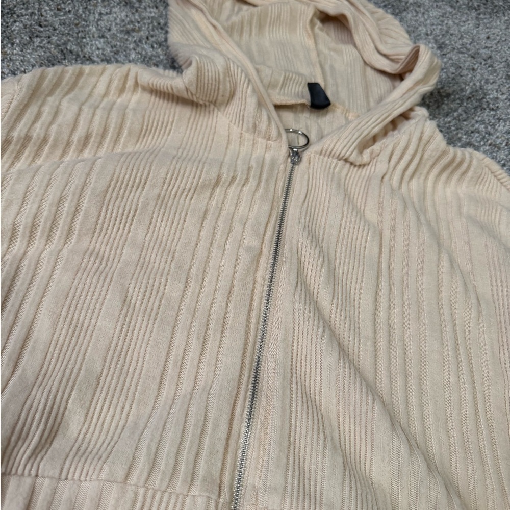 Beige Cropped Zip-Up! - Picture 2 of 8